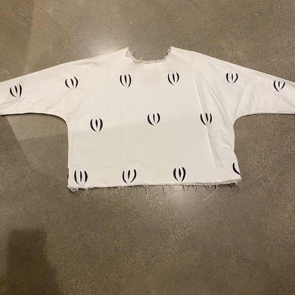 White denim top from a Portland boutique - Picture 4 of 9